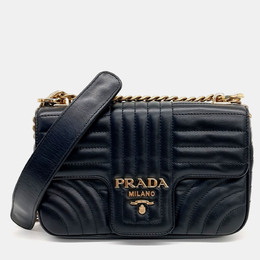 Prada: Чёрная сумка 