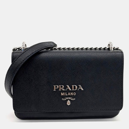 Prada: Чёрная сумка через плечо 