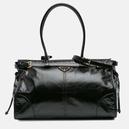 Prada: Чёрная сумка 