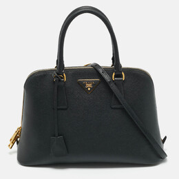 Prada: Чёрная сумка 