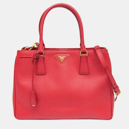 Prada: Красная сумка 