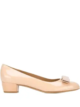 Ferragamo: Бежевые туфли  Vara