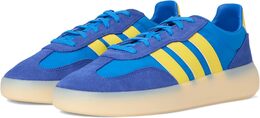 Adidas: Яркие кроссовки 