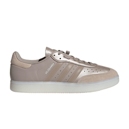 Adidas: Кроссовки 