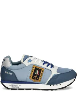 Aeronautica Militare: Светлые кроссовки 