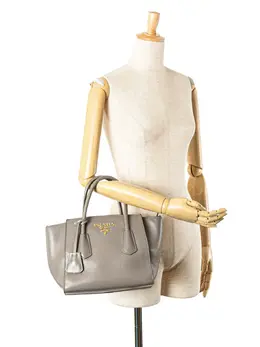Prada Pre-Owned: Серая сумка 