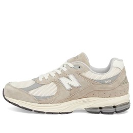 New Balance: Серые кроссовки  2002R