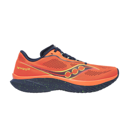 Saucony: Оранжевые кроссовки  Kinvara