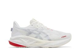 Asics: Белые кроссовки  Novablast