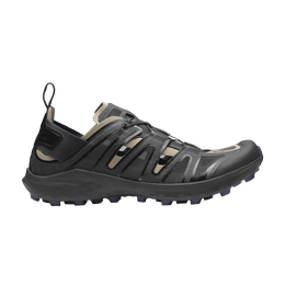 Salomon: Чёрные кроссовки 