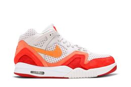 Nike: Оранжевые кроссовки  Tech