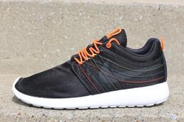 Nike: Чёрные кроссовки  Rosherun