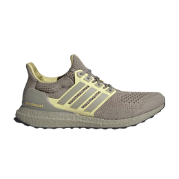 Adidas: Бежевые кроссовки  UltraBoost