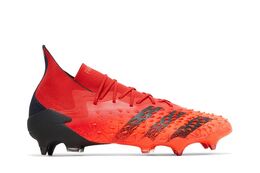 Adidas: Красные кроссовки  Predator