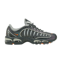 Nike: Серые кроссовки  Air Max Tailwind 4