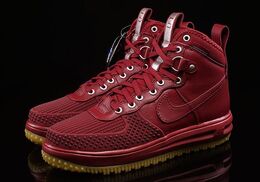 Nike: Красные ботинки 