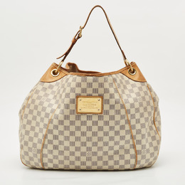 Louis Vuitton: Белая сумка 