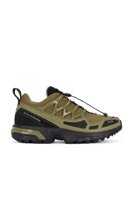 Salomon: Чёрные кроссовки 