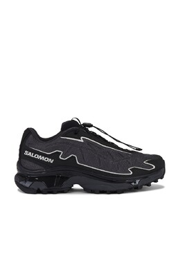 Salomon: Чёрные кроссовки 