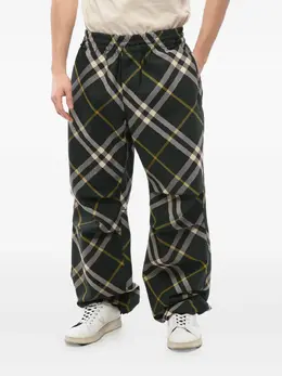 Burberry: Зелёные брюки 