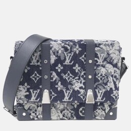 Louis Vuitton: Чёрная сумка 