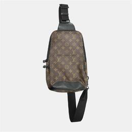 Louis Vuitton: Коричневая сумка через плечо 