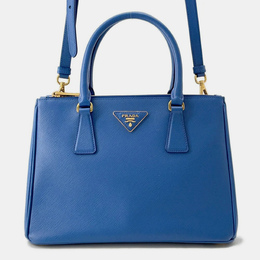 Prada: Голубая сумка 