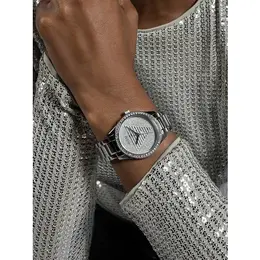 GUESS: Часы 