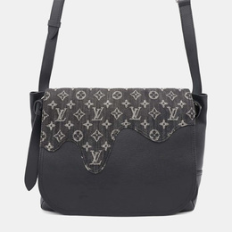 Louis Vuitton: Чёрная сумка 