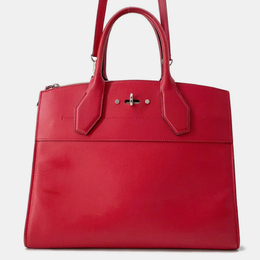 Louis Vuitton: Розовая сумка 