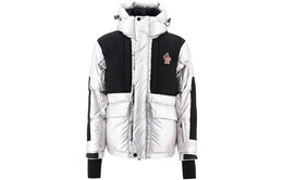 Moncler: Серебристый пуховик 