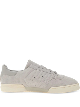 Adidas: Серые кроссовки  Powerphase