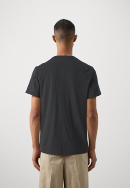 Lacoste: Чёрная футболка 