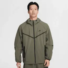 Nike: Зелёная куртка  Windrunner