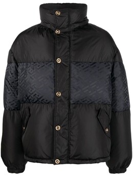 Versace: Чёрный пуховик  La Greca