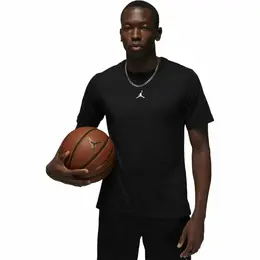 NIKE: Чёрная футболка 