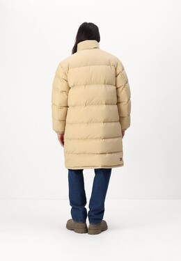 Tommy Hilfiger: Зимнее пальто  Tommy Jeans