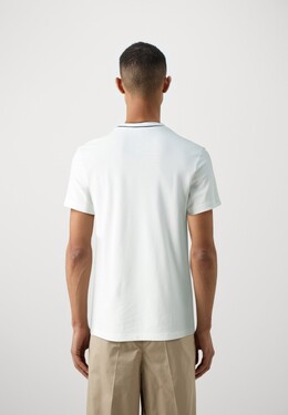 Lacoste: Футболка  Essential