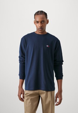 Tommy Hilfiger: Футболка  Tommy Jeans с длинным рукавом