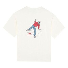 New Balance: Бежевая футболка 