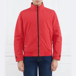 Tommy Hilfiger: Красная куртка 