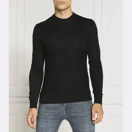 Armani Exchange: Обтягивающий свитер 
