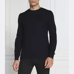 Emporio Armani: Обтягивающий свитер 