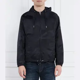 Armani Exchange: Чёрная куртка 