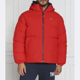 Tommy Hilfiger: Красный пуховик 
