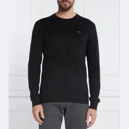 Calvin Klein: Обтягивающий свитер 