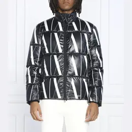 Armani Exchange: Чёрный пуховик 