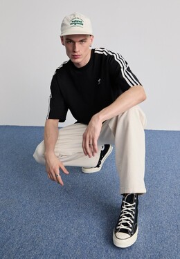 Adidas Originals: Футболка с принтом 