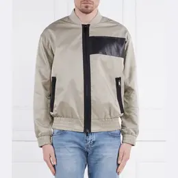 Armani Exchange: Бежевая куртка 