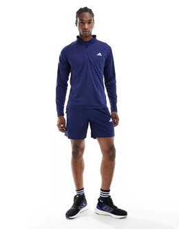 ADIDAS PERFORMANCE: Тёмная футболка  Essentials